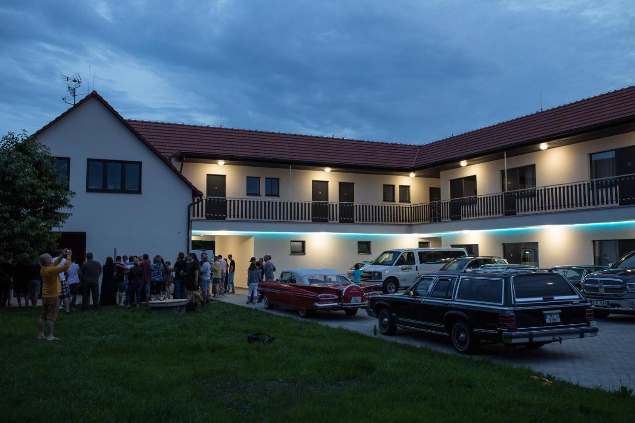 Motel Eldorado 米库洛夫 外观 照片