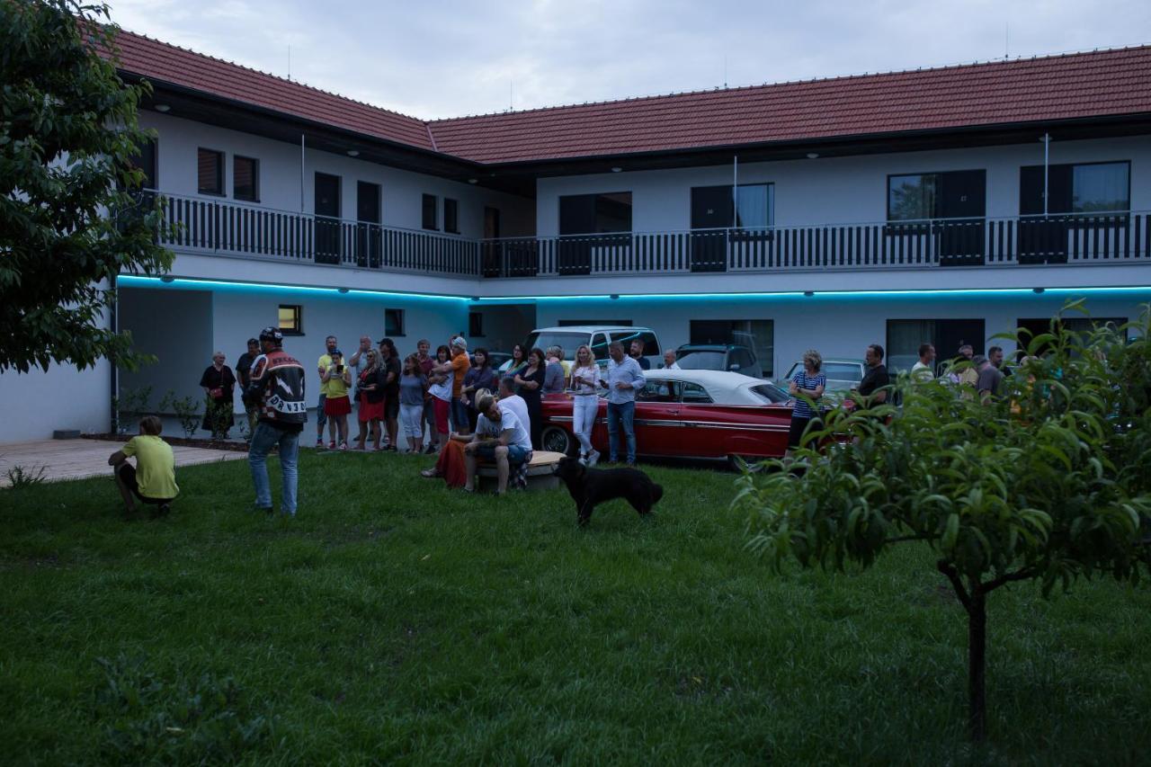 Motel Eldorado 米库洛夫 外观 照片